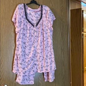 Ladies two piece pajama set capris